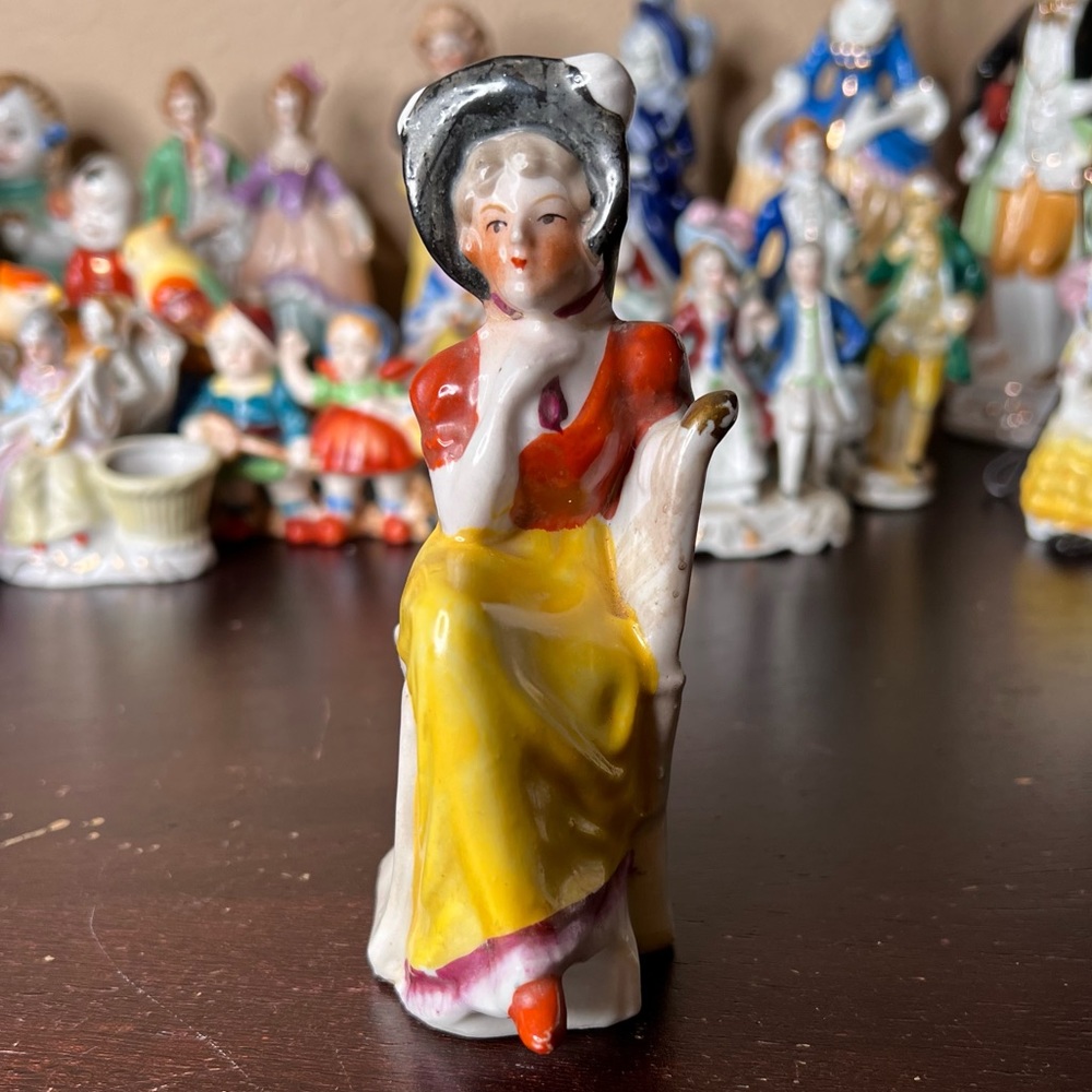 Vintage 1950's Made in Japan Porcelain Seated Colonial Lady, Japanese Ceramics